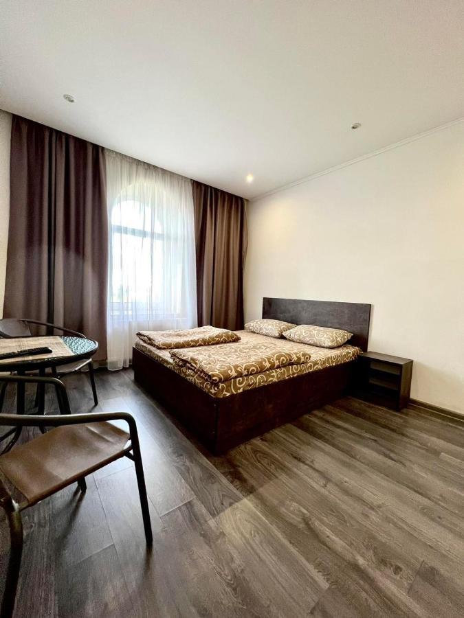 Нові Апартаменти 83 Ivano-Frankivsk Luaran gambar