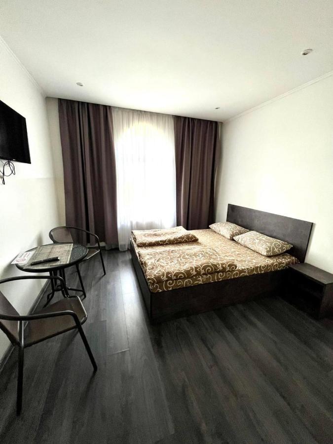 Нові Апартаменти 83 Ivano-Frankivsk Luaran gambar